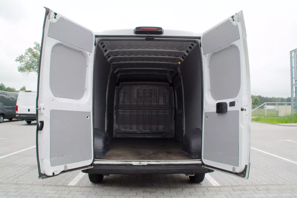 Fiat-Ducato-Furgon-Bus-dostawczy-L4H2-17