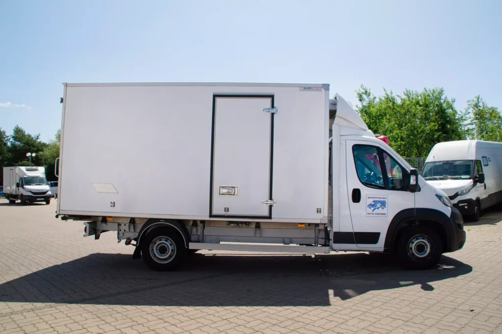 Fiat-Ducato-Kontener-Izoterma-4-min