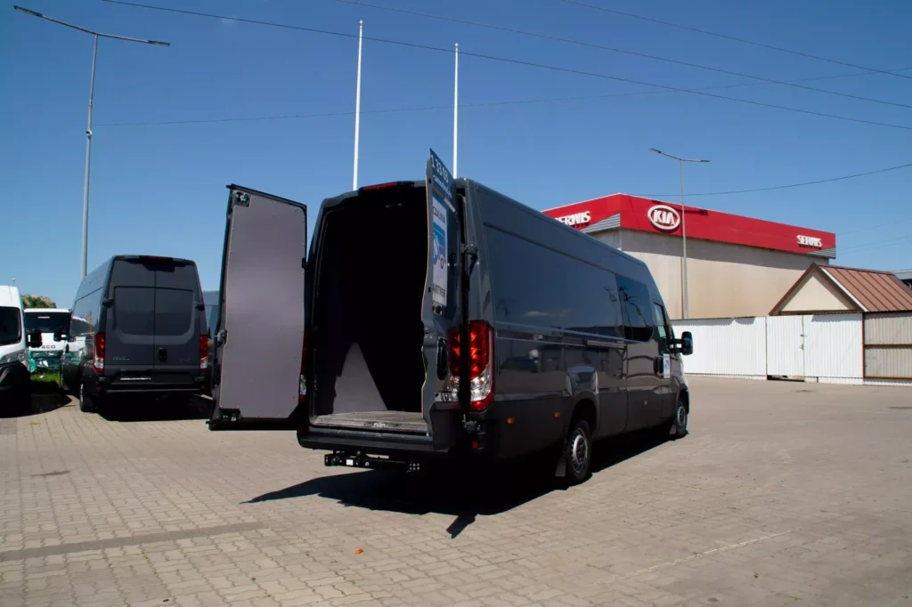 Iveco-Daily-Brygadówka-7-osobowa-12