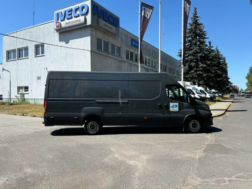 Iveco-Daily-Furgon-Bus-dostawczy-16m3-3