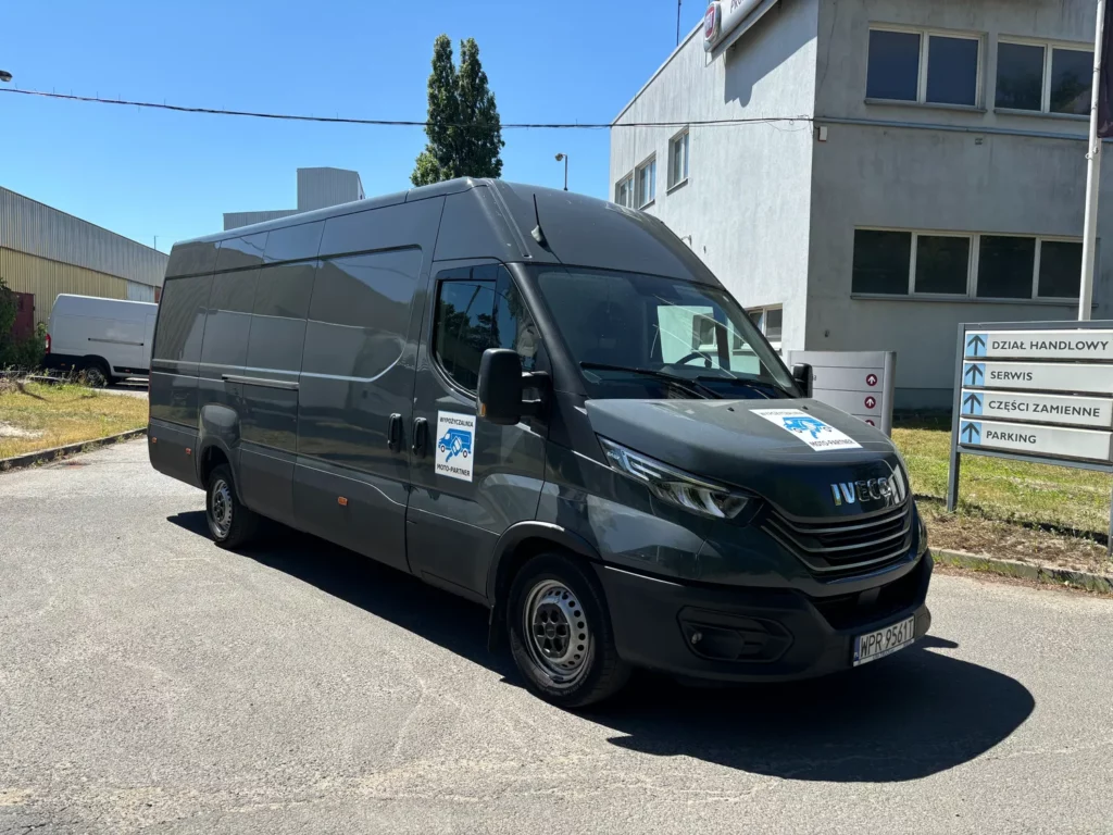 Iveco-Daily-Furgon-Bus-dostawczy-16m3-4