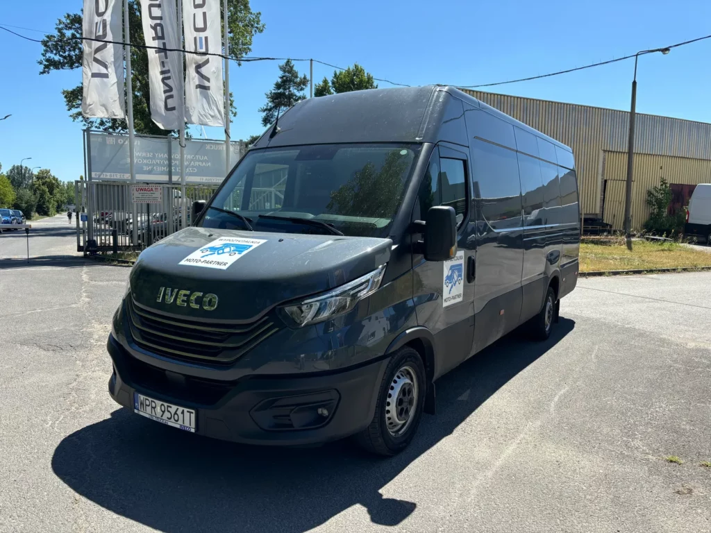 Iveco-Daily-Furgon-Bus-dostawczy-18m3-1