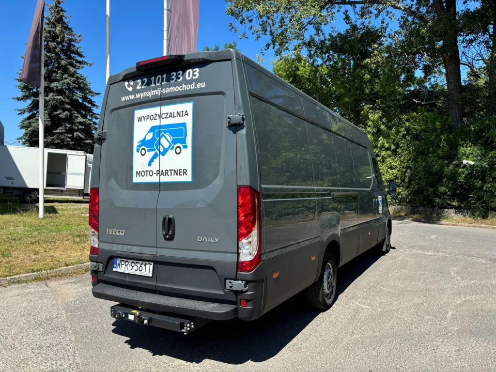 Iveco-Daily-Furgon-Bus-dostawczy-18m3-5