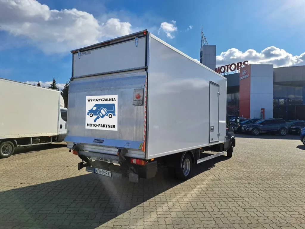 Iveco-Daily-Kontener-10EP-z-Windą-3