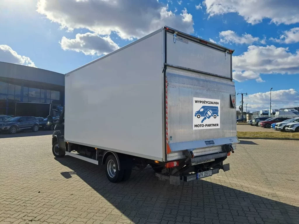 Iveco-Daily-Kontener-10EP-z-Windą-5