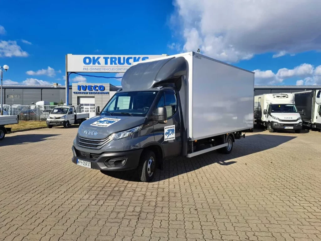Iveco-Daily-Kontener-8EP-z-Windą-1