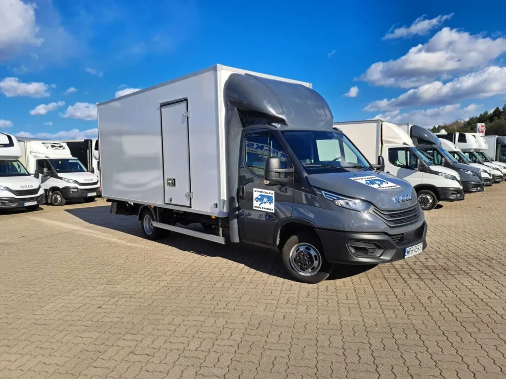 Iveco-Daily-Kontener-8EP-z-Windą-2