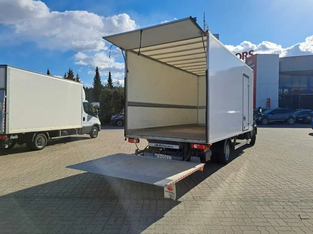 Iveco-Daily-Kontener-8EP-z-Windą-6