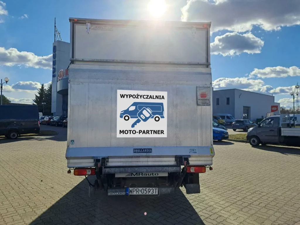 Iveco-Daily-Kontener-8EP-z-windą-podwójne-koła-4