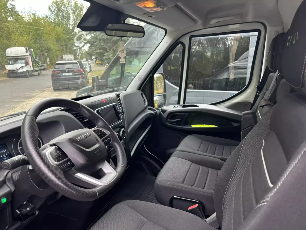 Iveco-Daily-Kontener-Izoterma-11-min