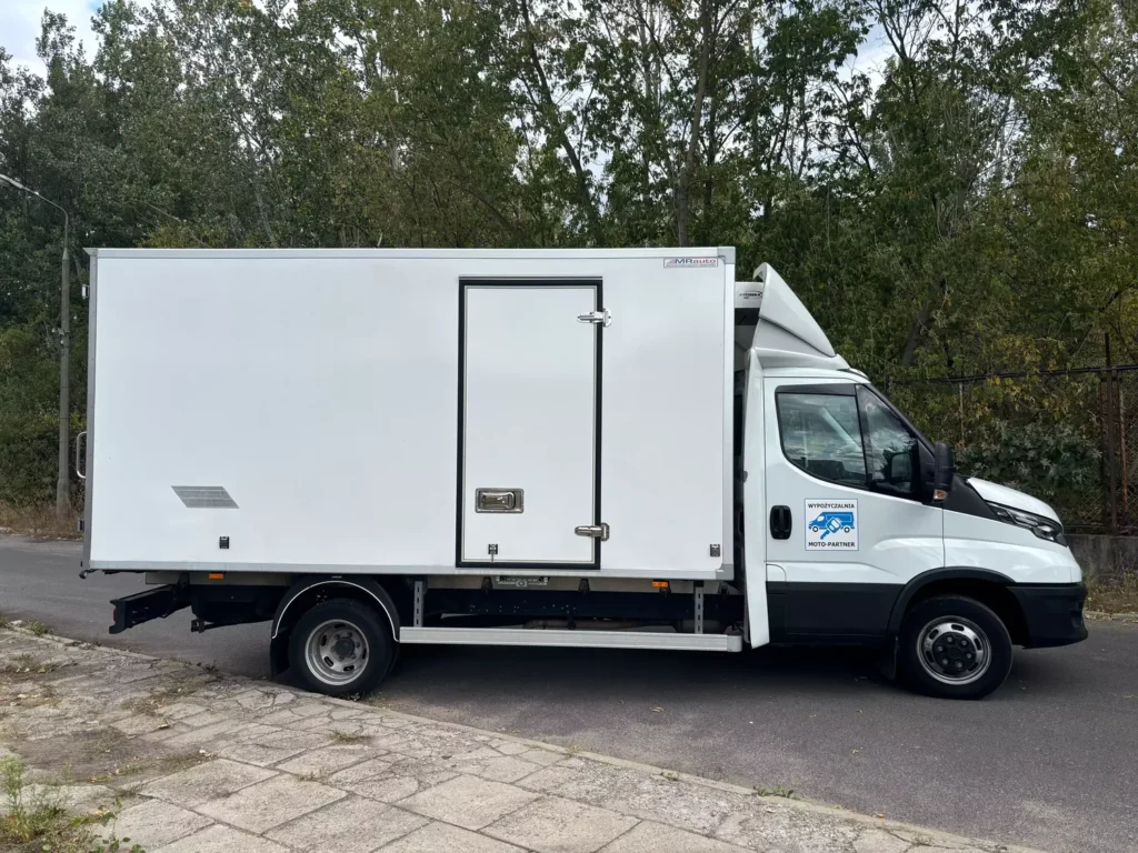 Iveco-Daily-Kontener-Izoterma-3-min