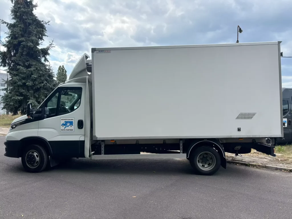 Iveco-Daily-Kontener-Izoterma-5-min