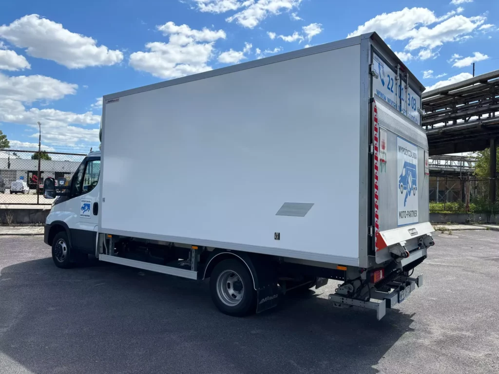 Iveco-Daily-Kontener-Izoterma-Winda-6