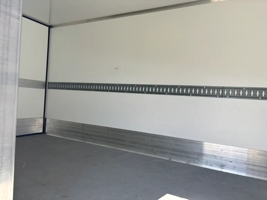 Iveco-Daily-Kontener-Mroźnia-Winda-12