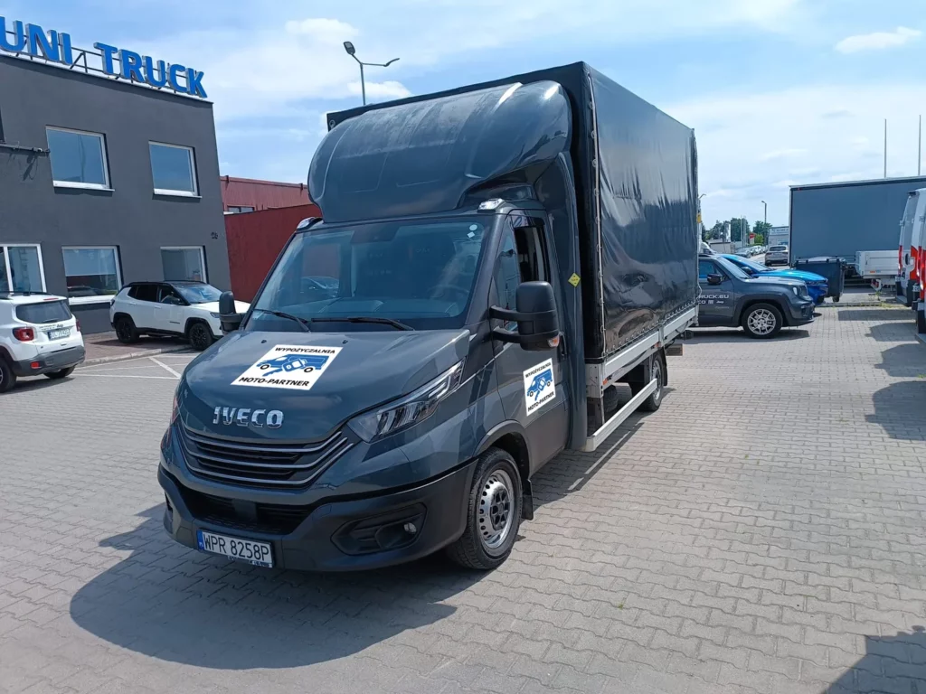 Iveco-Daily-Plandeka-z-Windą-1