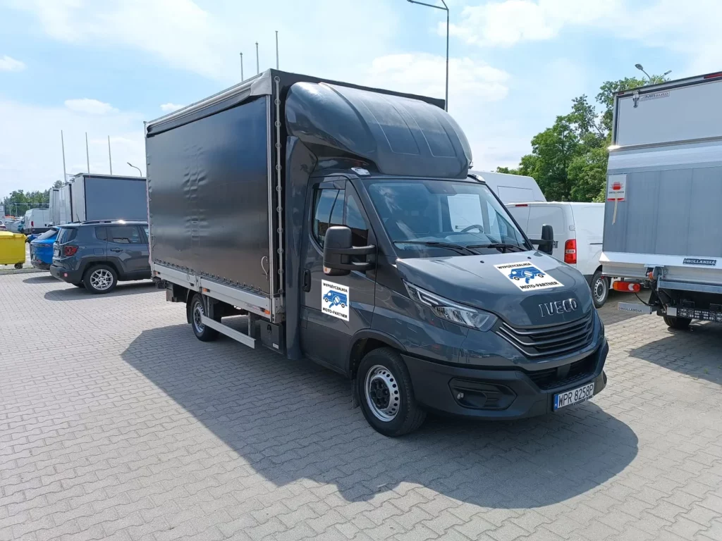 Iveco-Daily-Plandeka-z-Windą-2