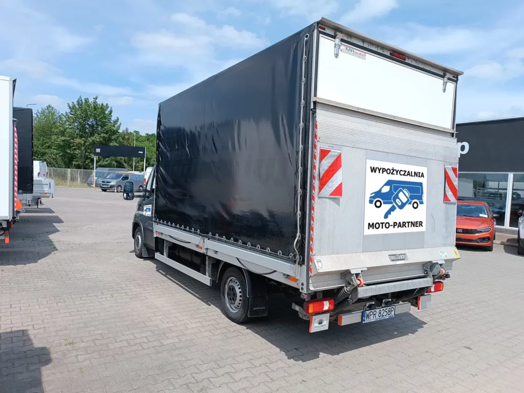 Iveco-Daily-Plandeka-z-Windą-4