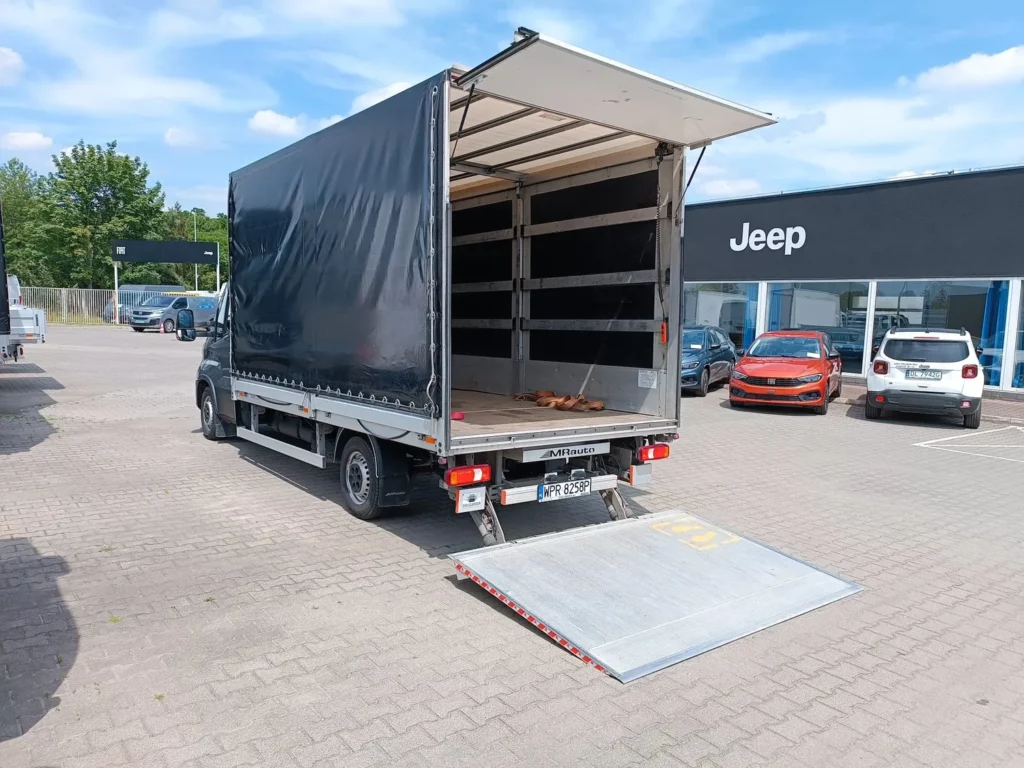 Iveco-Daily-Plandeka-z-Windą-6