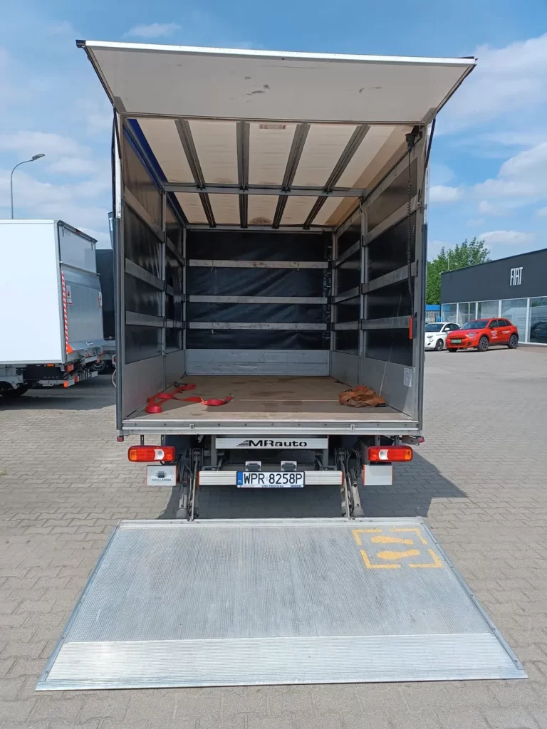 Iveco-Daily-Plandeka-z-Windą-7