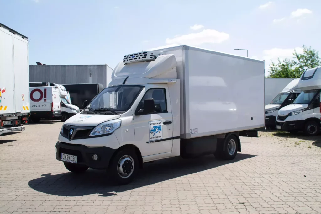 Piaggio Porter NP6 chłodnia – widok boczny samochodu dostawczego Moto-Partner