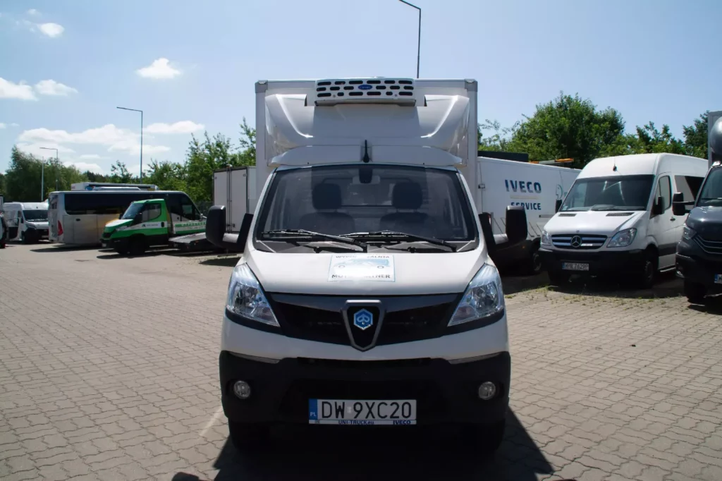 Piaggio Porter chłodnia – przód pojazdu dostawczego Moto-Partner