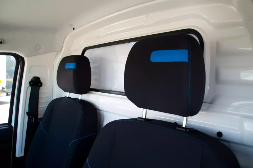 Wnętrze kabiny samochodu dostawczego – Moto-Partner