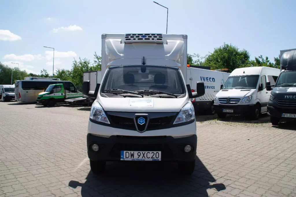 Piaggio Porter NP6 chłodnia – widok z przodu, samochód dostawczy Moto-Partner