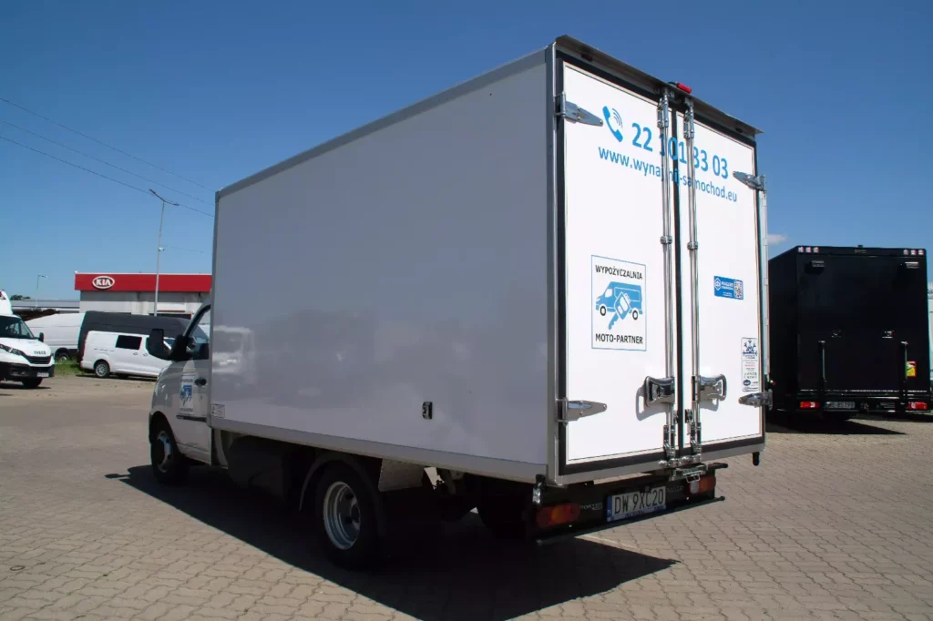 Piaggio Porter NP6 chłodnia – samochód dostawczy Moto-Partner, widok z tyłu pod kątem